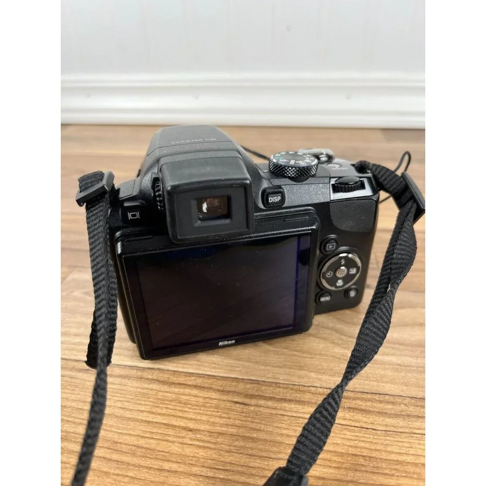 Nikon COOLPIX P90 12.1 MP Digital Camera (Tested) No Charger